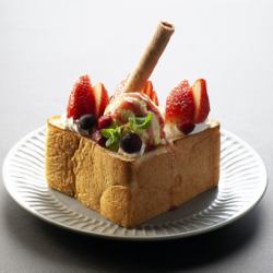 Honey Toast Strawberry & Berry