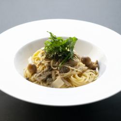Japanese-style pasta with tuna and mushrooms
