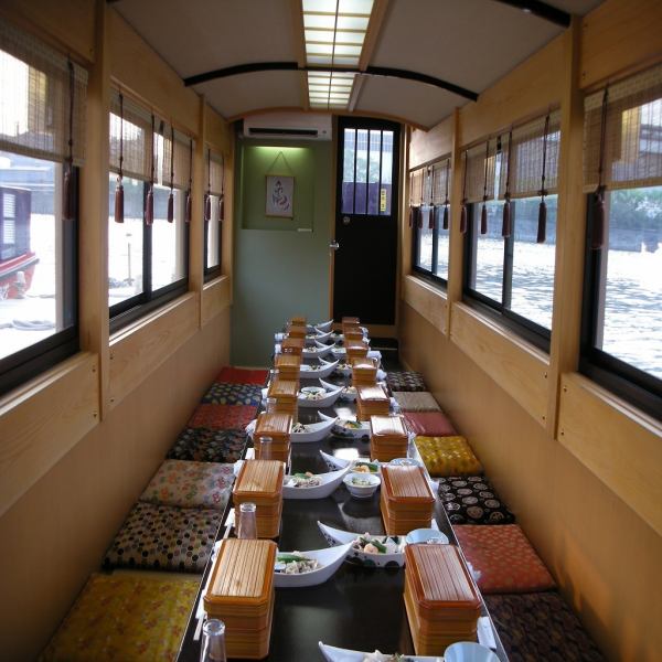 10人から貸し切り可能!仲間同士のプチ飲み会・船上花見!貸切だから安全安心です。