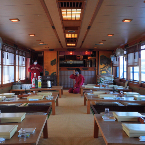 お座敷でゆったり