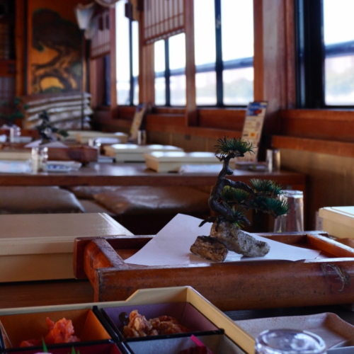 【御座船義丸】船内での出来立てのお料理を。