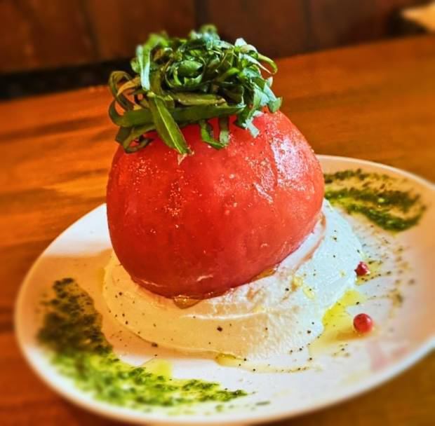 落ち着いた店内で、居酒屋メニュー×ビストロを堪能できます