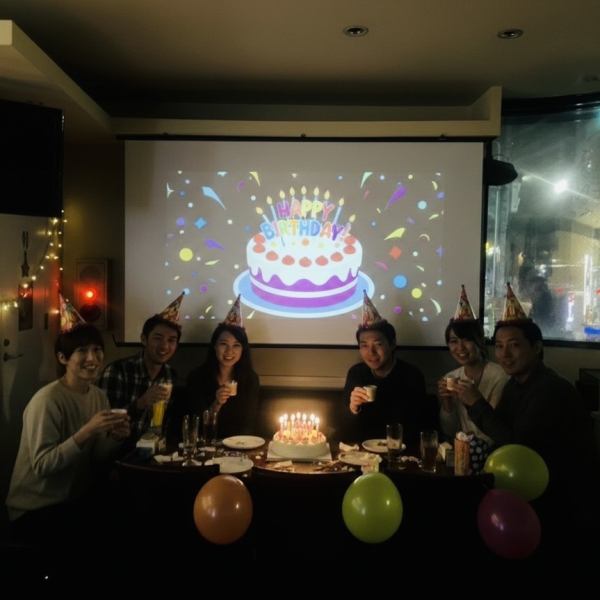 【貸切パーティーも歓迎♪】大人数のお客様が座りやすいソファー席のご用意もございます♪テーブルが動かせますので少人数から大人数まで対応可能です！10名様以上で貸切パーティー承っております！要相談5500円～★