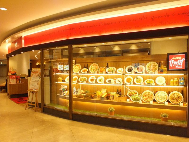 4th floor of AEON Ibaraki.A show window with an array of delicious pasta.A smiling clerk will welcome you!
