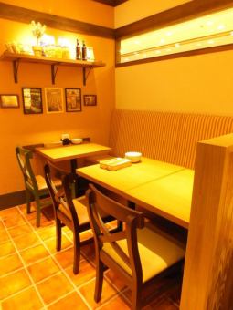 A table for 2 to 10 people! For couples and friends ○