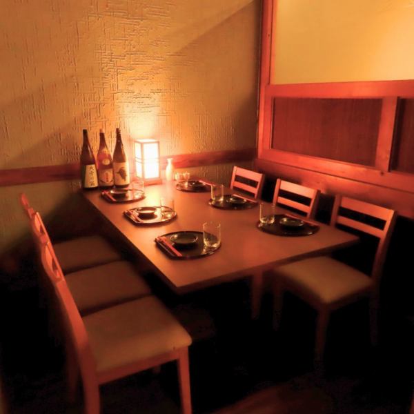 落ち着いた雰囲気の完全個室を完備。デートや接待、女子会にもぴったり。木の温もり溢れる空間で、上質な牛タン料理をゆっくり堪能。周囲を気にせずくつろげる特別な時間をお過ごしください。