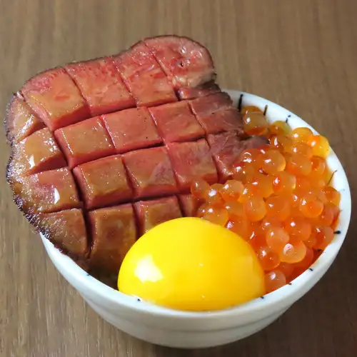 牛たん小鉢丼～いくら風～