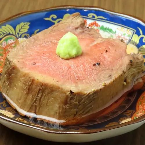 じっくりと時間をかけて煮込んだ特選牛たん◎