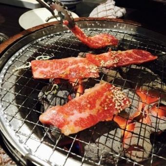 【1.숯불 야키니쿠 타다요시의 스탠다드 코스】1인분 4000엔(부가세 포함)