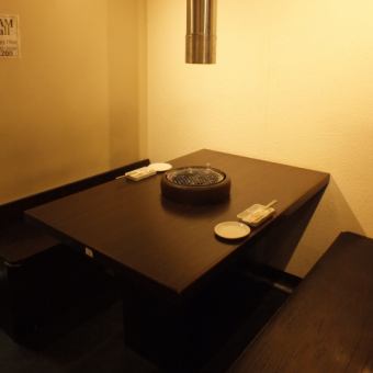 A private table seat surrounded by partitions
