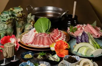 [Special Plan] A luxurious shabu-shabu set featuring two types of purebred Agu pork and Wagyu beef.