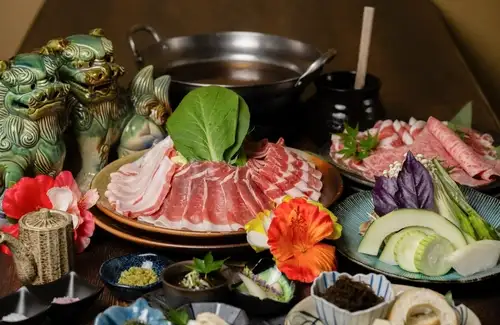 [Special Plan] A luxurious shabu-shabu set featuring two types of purebred Agu pork and Wagyu beef.