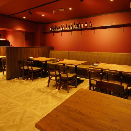 ゆったりのんびり寛げるソファー席のご用意も