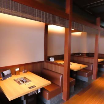 【団体様でも使える個室】4つの個室の仕切りをとれば、最大16名様でのご利用が可能です。会社宴会・歓迎会・送別会にも◎美味しい焼肉で仲間と宴会するなら「和牛のたか 空」へどうぞ♪