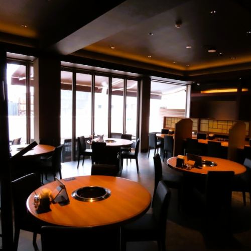 洗練された店内には夜景の見えるお席もご用意☆