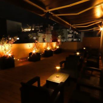天気のいい日には、開放感あふれるお外での焼肉もおすすめです♪風を感じながら味わう最高級のお肉は、また格別の美味しさ。こちらのテラス席では、加熱式タバコをご利用いただけるお席もご用意しておりますので、愛煙家の方も安心してお過ごしいただけます♪都会の喧騒を離れ、心地よい外の空気と共に至福の宴をどうぞ。