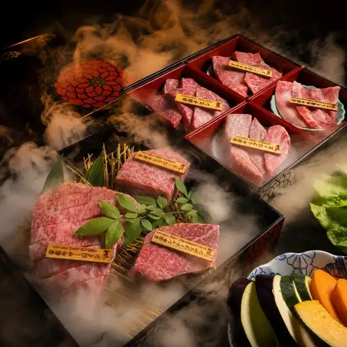 【安樂牛肉「極致」便當盒】將宮崎頂級牛肉、九州冠軍安樂牛肉的稀有部位和牛排盡在一個便當盒中!