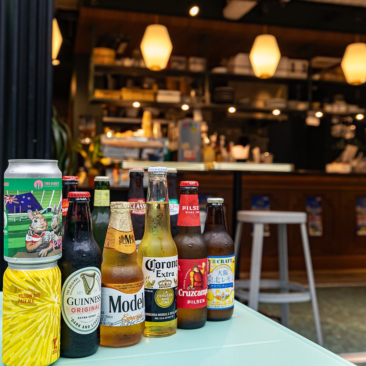 ビールとドッグで乾杯！モニター完備のスポーツバー♪