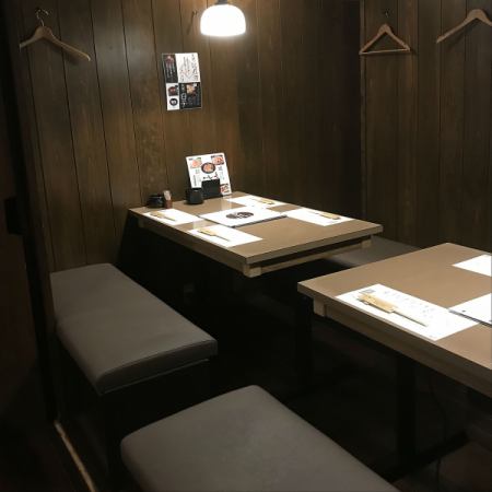 The table seats where you can eat calmly are also suitable for dates and girls' gatherings ◎ Up to 8 people can be used at 2 tables next to each other.