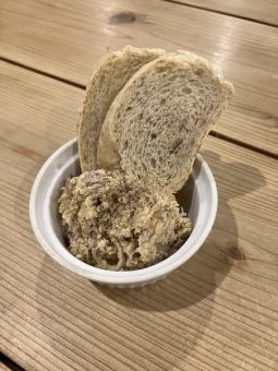 Pork rillettes (2 slices of bread included)