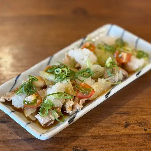 鸡胸肉配蒜蓉黄油和柚子醋