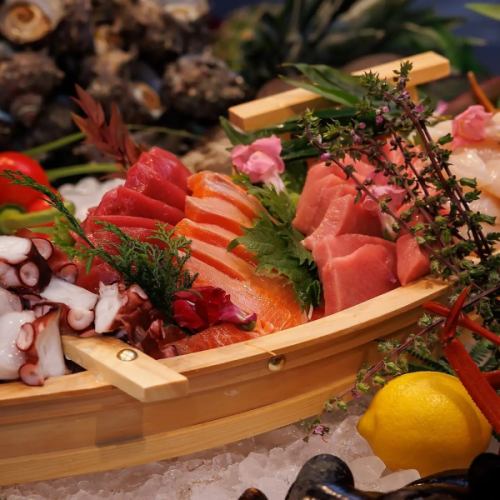 sliced ​​raw fish
