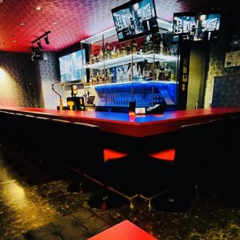 The floor can be reserved for 10 people to a maximum of 25 people.We are fully equipped with sound equipment and microphones, so if you need anything for your party, please feel free to contact us.