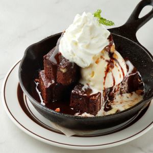 ホットブラウニーとバニラアイスクリーム