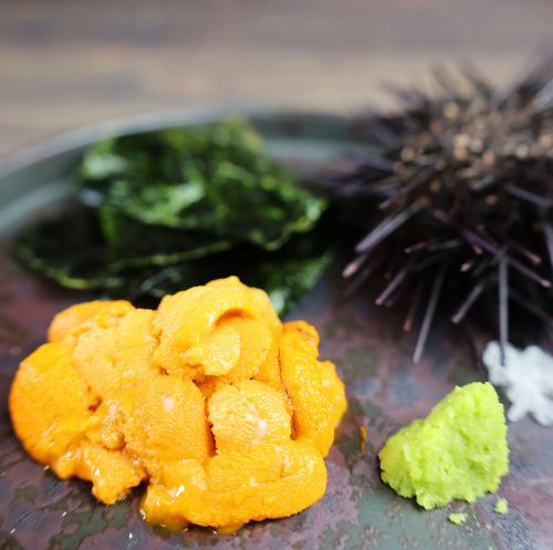 North Sea sea urchin sashimi triangle "Minato" served with soy sauce