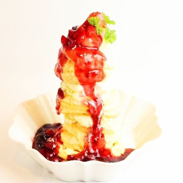 ●Great for a night cafe♪ Three kinds of berry sauce Millefeuille by Tower Dish Parfait Style●