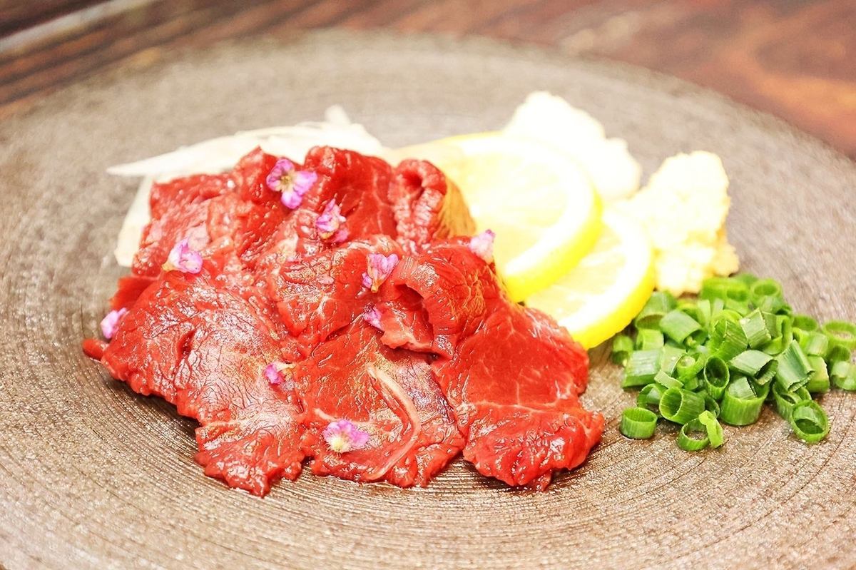 熊本県産の極上馬刺しをご用意！郷土料理が味わえる居酒屋◎