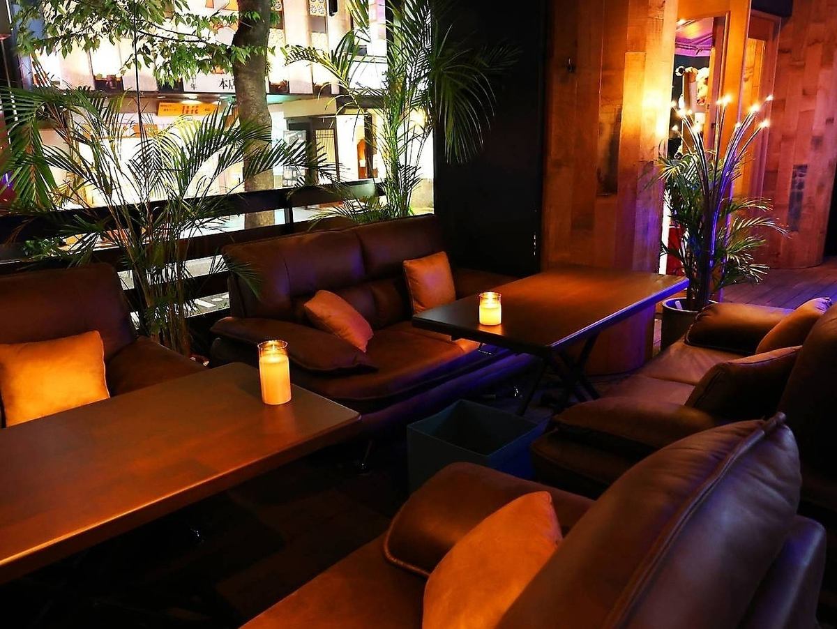 Conveniently located just a 1-minute walk from Shimo-dori! Enjoy the perfect after-party at this stylish bar.