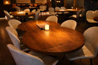 「회화와 요리를 즐길 수 있는, 홀의 테이블석」※석의 지정은 요망으로서 받습니다.빈 상황에 따라 희망에 따를 수없는 경우가 있습니다.