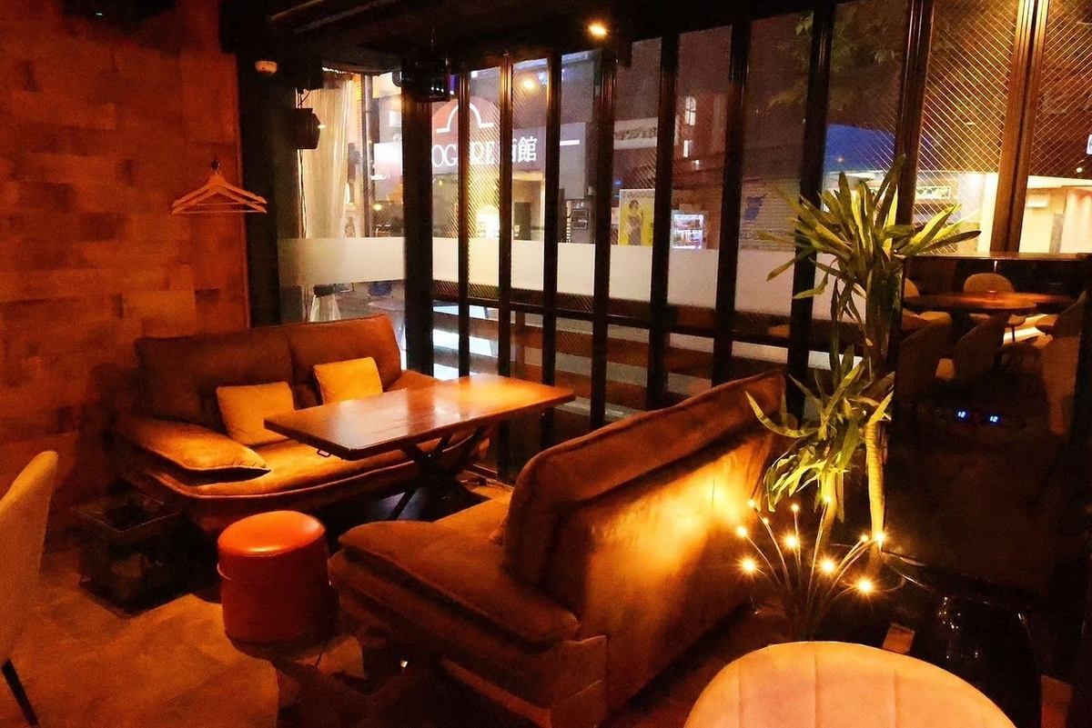 Enjoy a chilled beer and some exquisite Kumamoto-produced horse sashimi on our wonderfully open terrace!