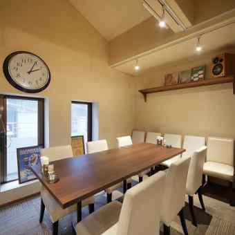 [2nd floor semi-private table seating: 13-18 people] Private banquet room! Also suitable for small banquets and business use.We have semi-private rooms available for various occasions, such as banquets and anniversaries.You can relax and enjoy conversation at the table seats in a calm atmosphere.