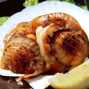 Large scallop beach grilled butter soy sauce scent