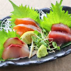 Three kinds of raw fish sashimi