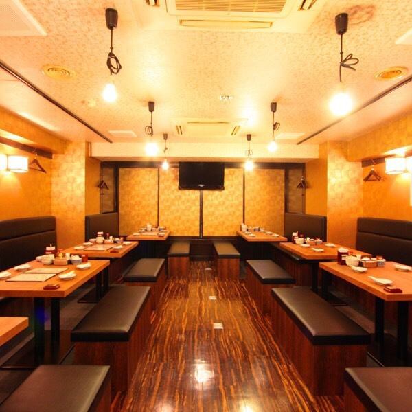 Large-scale parties of 20 or more people are welcome. The restaurant is very spacious and lively.