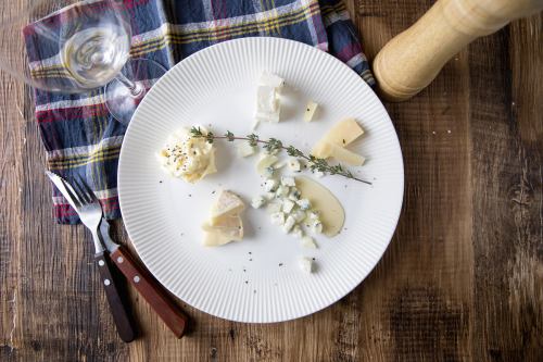 Cheese platter that goes well with wine