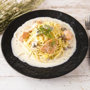 Mushroom and salmon mascarpone cream pasta