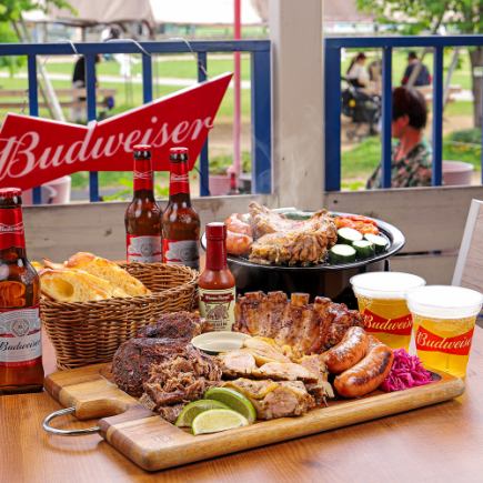 [Terrace only] Enjoy hearty American BBQ back ribs and pulled beef *All-you-can-drink included