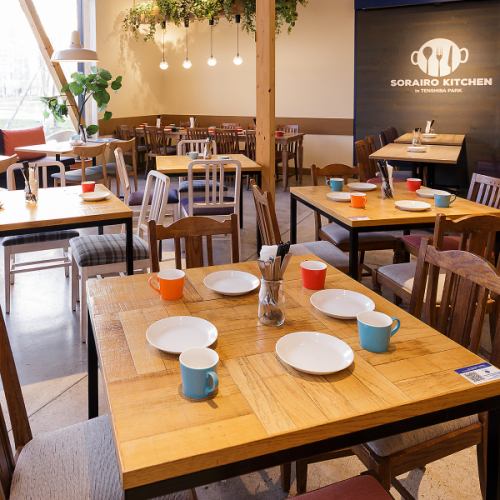 Easy to use for lunch, cafe, and dinner ◎ Please enjoy your time while enjoying the view from the large window.Not only on a date, but also on a family vacation or between shopping.A comfortable atmosphere with a casual atmosphere.