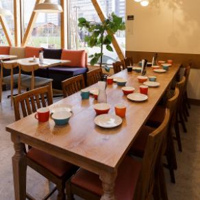 The relaxing atmosphere creates a peaceful moment.Enjoy a nice group banquet and dinner around a large table where you can feel the warmth of wood.It is also recommended for lunch banquets, parties and mama parties in the soft sunlight ♪