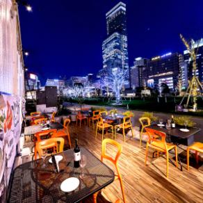 Recommended for those who want to have lunch and a cafe in style, or those who want to have a BBQ and beer garden.You can enjoy the night view of Abeno and Tennoji, which shines brightly, and the beautiful green lawn open in front of you, which is the selling point of Ten-Shiba!