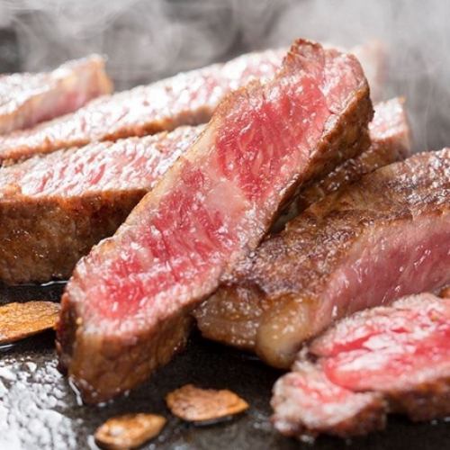 雄大な自然と清らかな水に恵まれた岩手県産の和牛を使用しております。ローストビーフやステーキがオススメ