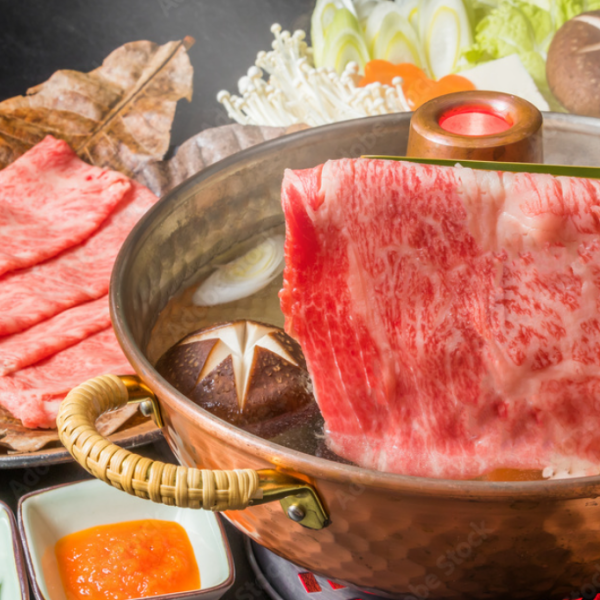 【和牛しゃぶしゃぶ】美しい霜降り和牛を、熱々の出汁にさっとくぐらせれば、とろける柔らかさと旨味
