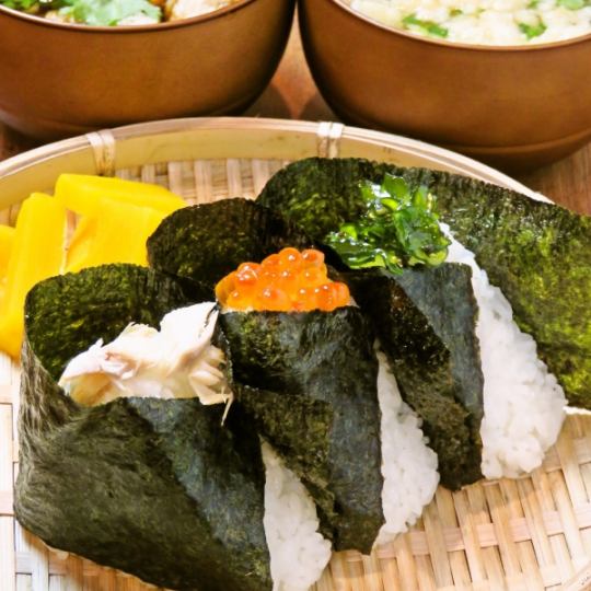 There are 27 kinds of rice balls that Tawaraya is proud of, which are particular about rice and seaweed! You can take them home ♪