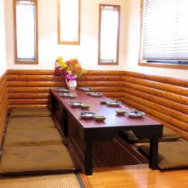 Please enjoy your meal in a relaxing setting at the sunken kotatsu table.
