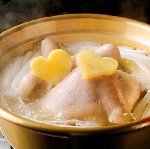 A specialty store of "Takkanmari", a hot pot made with a whole chicken simmered♪