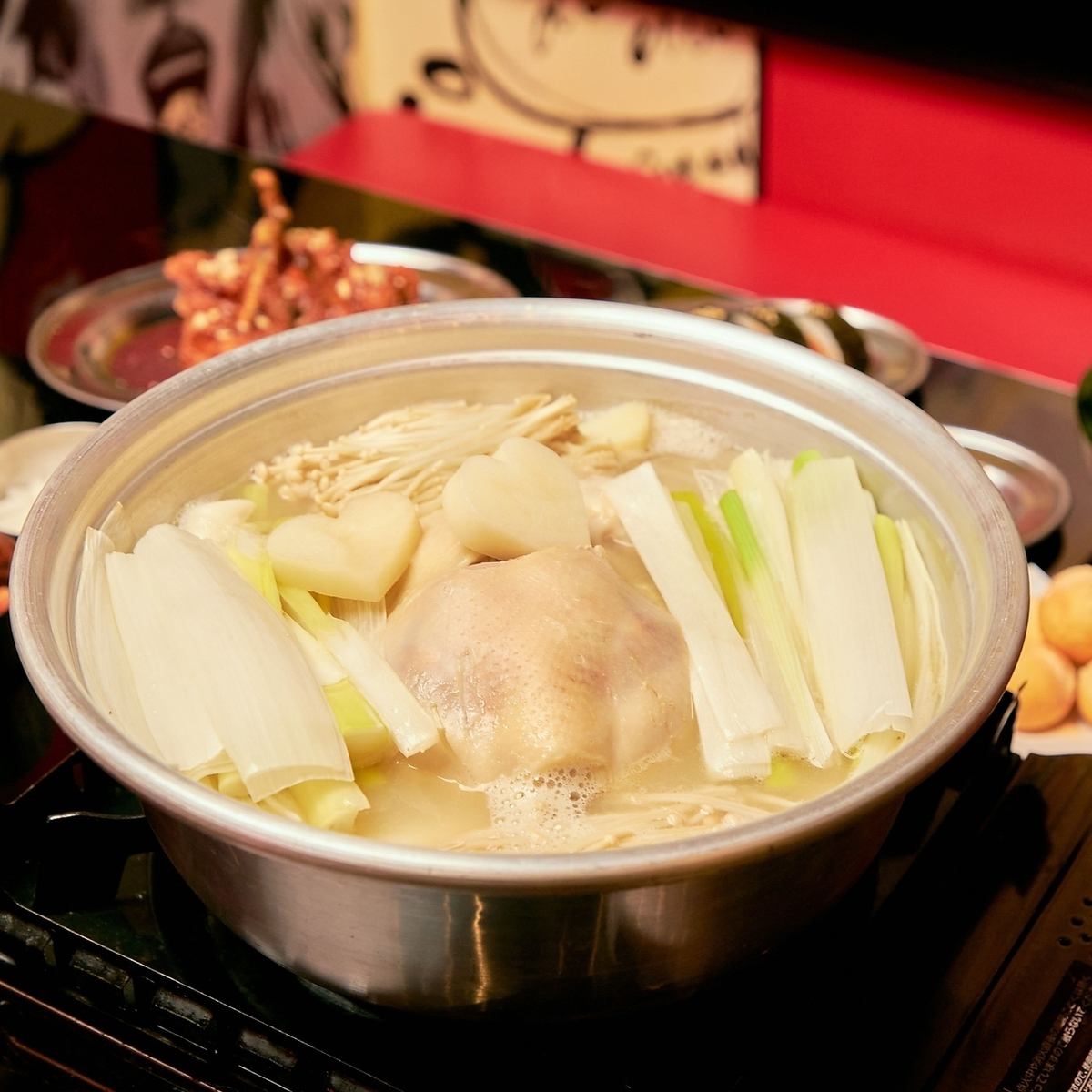 ◆Enjoy the warming Korean hotpot “Dakkanmari” made with a whole chicken♪◆